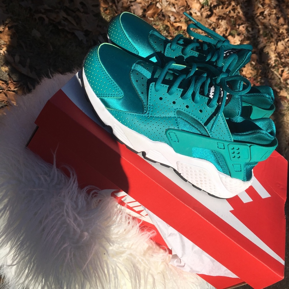 Woman’s Air Huarache Run